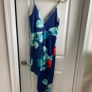Asymmetrical flowery dress!